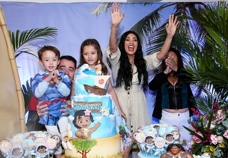 Simaria promove festa para comemorar aniversário da filha