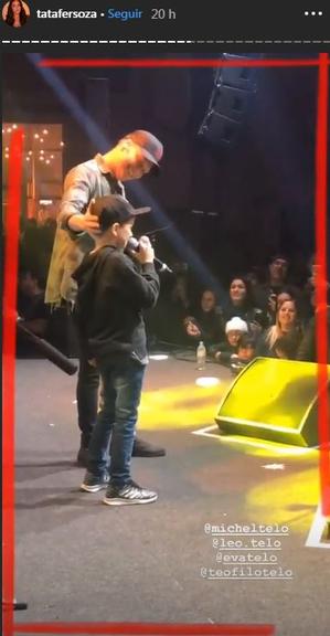 Michel Teló canta com sobrinho de 9 anos durante show
