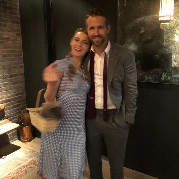 Ryan Reynolds faz homenagem inusitada para sua mulher com fotos sinceras