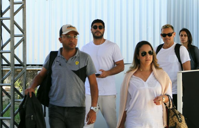 Ex-marido de Anitta, Thiago Magalhães, é flagrado em aeroporto
