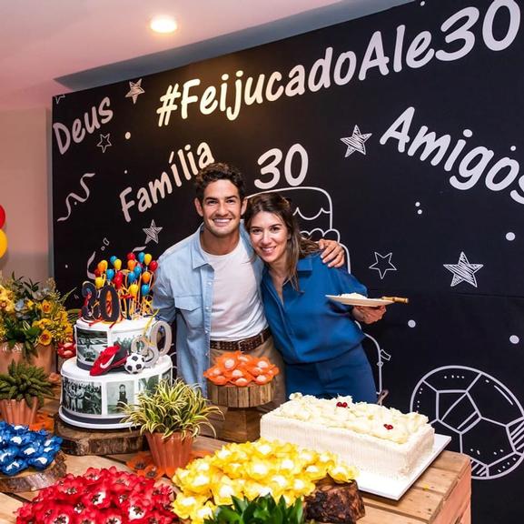 Rebeca Abravanel organiza festa surpresa para Alexandre Pato