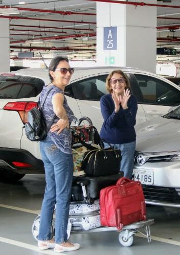 Laura Cardoso é flagrada no aeroporto do Rio de Janeiro