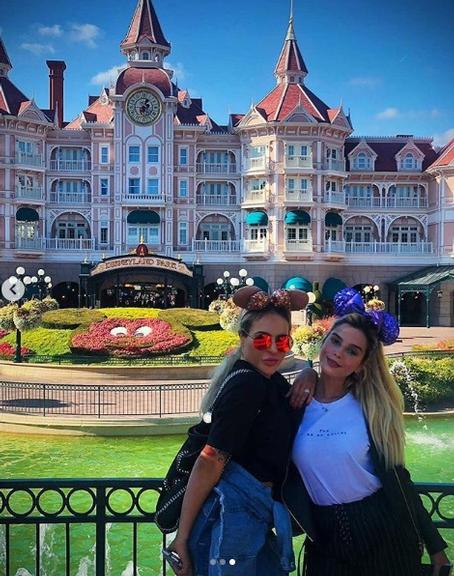 Giovanna Lancellotti e Juliana Herc na Disneyland Paris