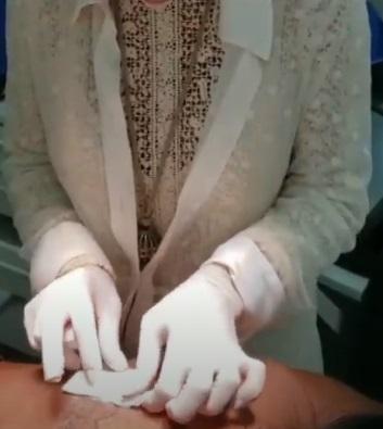 Gretchen removendo tattoo