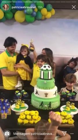 Patricia Abravanel mostra família na festa de aniversário do filho Pedro e encanta