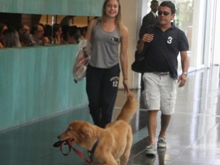Fernanda Gentil postando homenagem emocionante para a cachorrinha, Nala