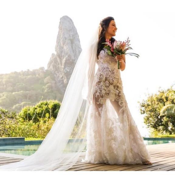 Kyra Gracie se casa com vestido avaliado em R$45 mil