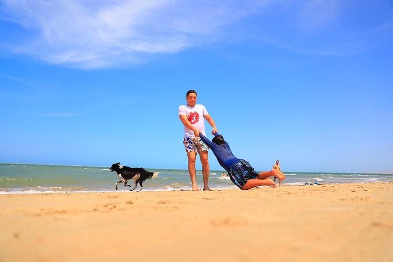 Wesley Safadão e família curtindo dia em praia do Ceará