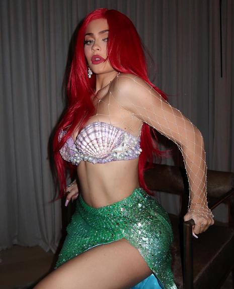 Kylie Jenner surge irreconhecível com fantasia para o Halloween e fãs elogiam