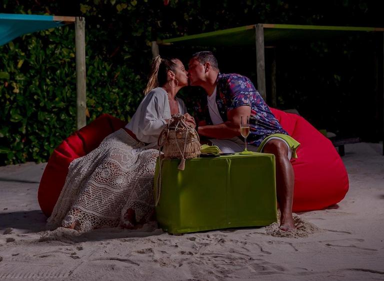 Carla Perez e Xanddy curtem noite romântica nas Maldivas