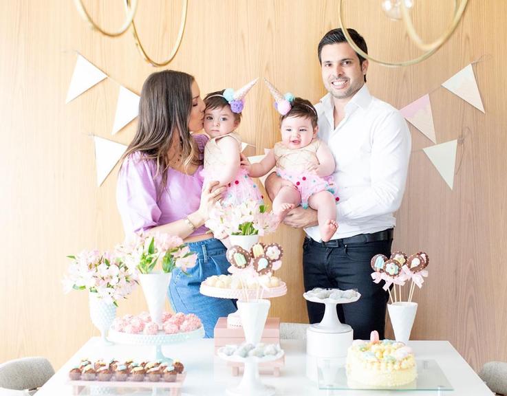 Gêmeas de Fabiana Justus celebram 9 meses com festinha de sorvete