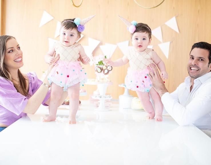 Gêmeas de Fabiana Justus celebram 9 meses com festinha de sorvete