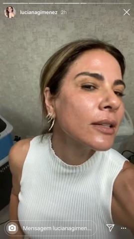 Luciana Gimenez exibe rosto sem maquiagem durante tratamento estético