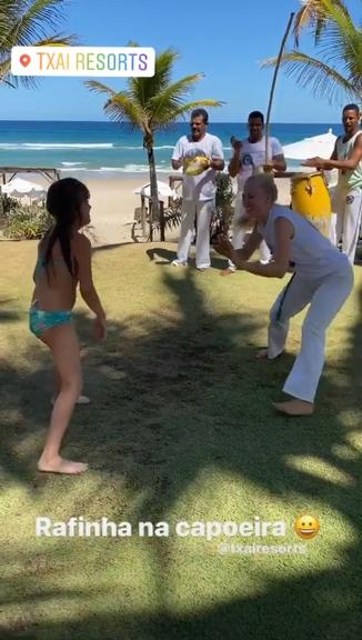 Ticiane Pinheiro mostra Rafaella arrasando na capoeira