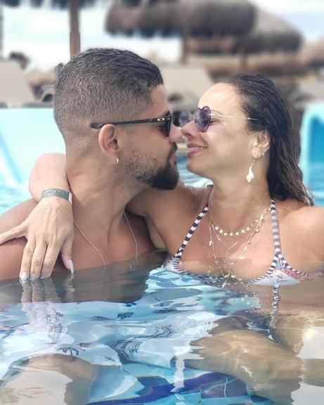 Viviane Araújo compartilha cliques com o namorado e se declara: ''Olhar apaixonado''