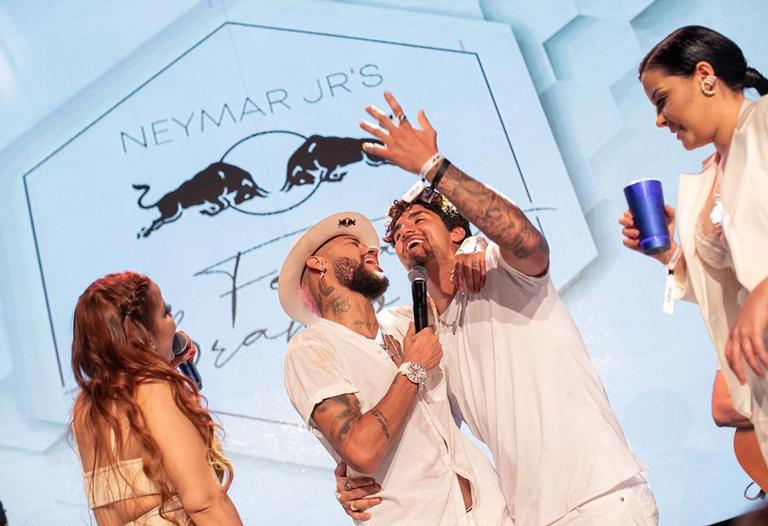 Neymar Jr. compartilha cliques inéditos de seu aniversário