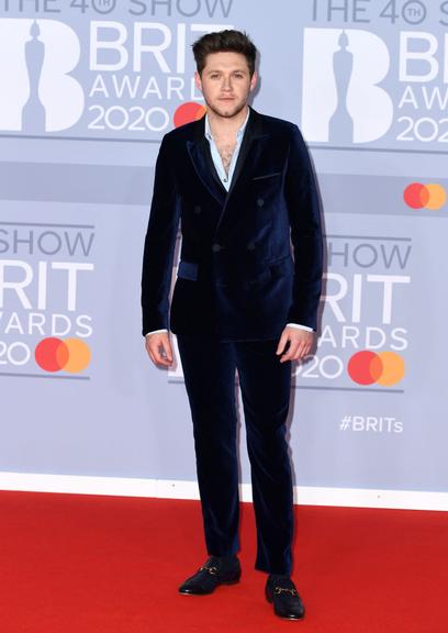 Confira os looks das celebridades no tapete vermelho do BRIT Awards