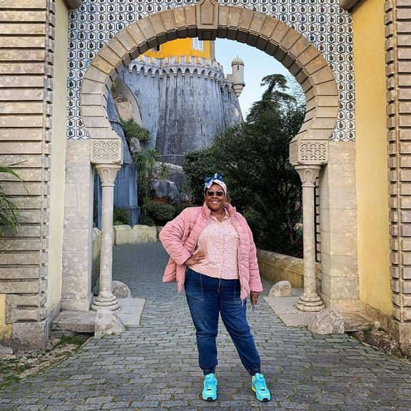 Usando suas redes sociais, Cacau Protasio abre álbum de fotos de sua viagem por Portugal 