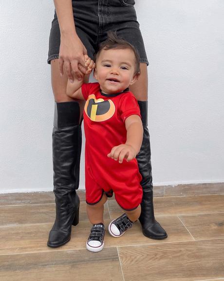 Filho de Jade Seba e Bruno Guedes completa dez meses e encanta web