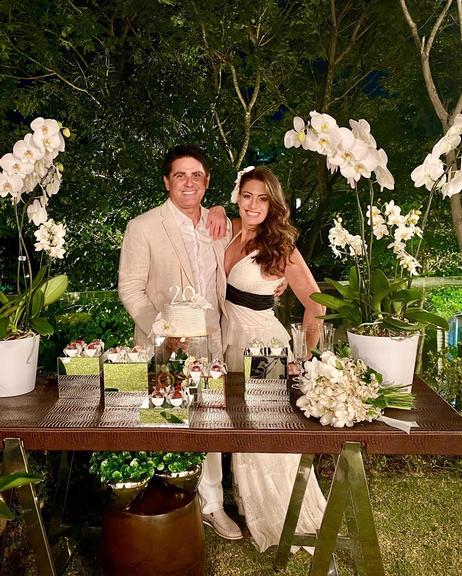 César Filho e Elaine Mickely celebram 20 anos de casamento