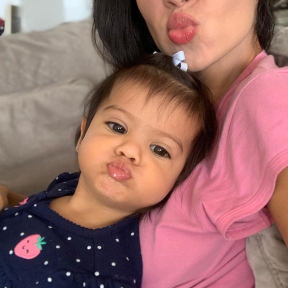 Mayra Cardi se diverte com Sophia fazendo selfies