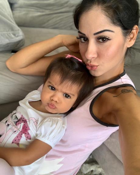 Mayra Cardi se diverte ao lado da filha, Sophia