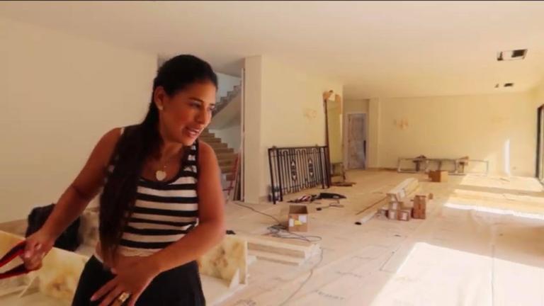Simone Mendes faz tour pela casa nova durante a obra
