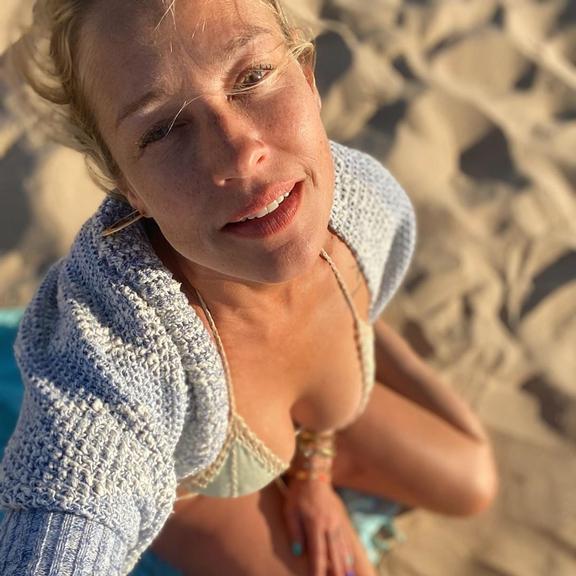 Luana Piovani faz passeio especial na praia com amigos