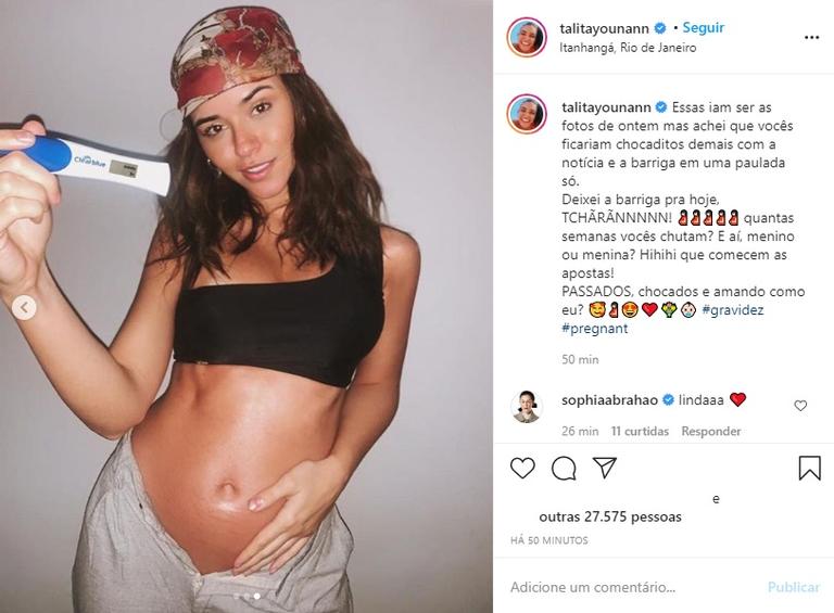 Talita Younan posa exibindo barriguinha de grávida