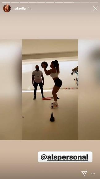 Rafaella Santos exibe corpão em dia de treino