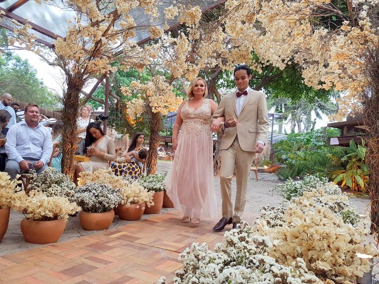Carol Nakamura e Guilherme Leonel se casam em Búzios: ''Dia mais feliz da minha vida''