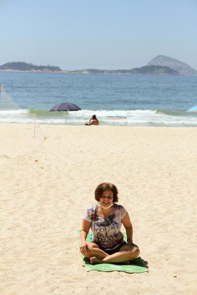Claudia Rodrigues é flagrada se exercitando na praia