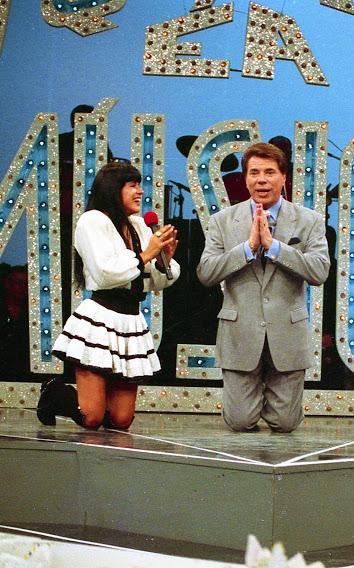 Silvio Santos e Mara Maravilha durante o Qual é a Música de 1990 