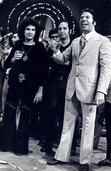 Silvio Santos e Roberto Carlos na premiação do Troféu Imprensa de 1971 