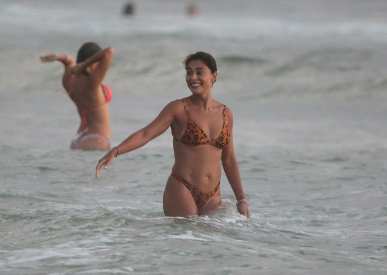Juliana Paes na praia