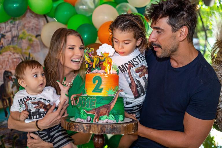 Julio Rocha comemora o aniversário de 2 anos do filho com festa intimista