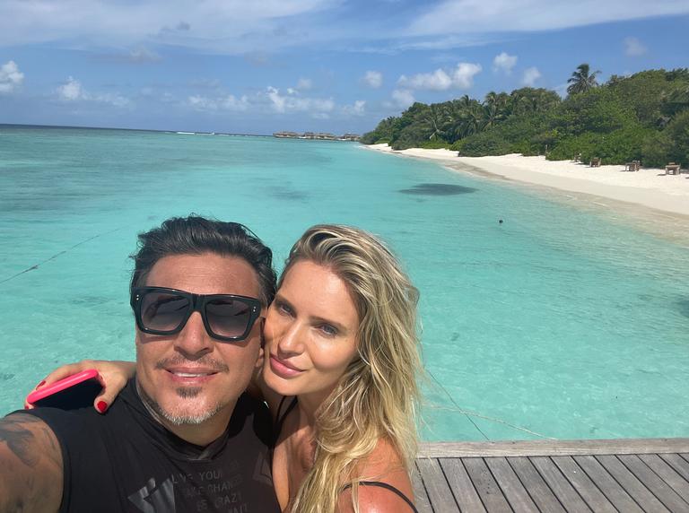 Tarso Marques e Erica Redling celebram o amor nas Maldivas 