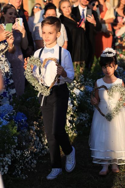 Ana Hickmann celebra o casamento de sua irmã em Itu
