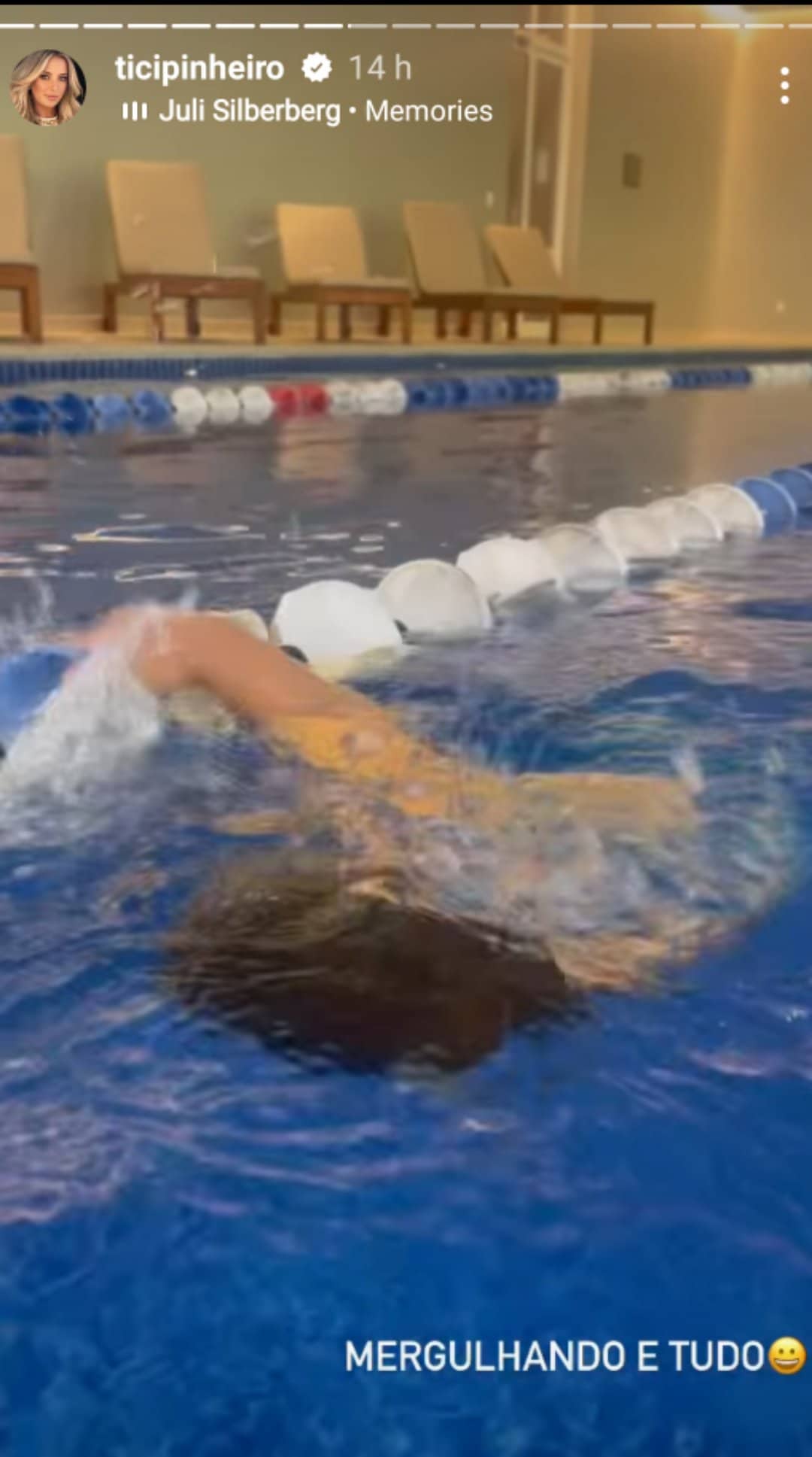 Manuella nadando