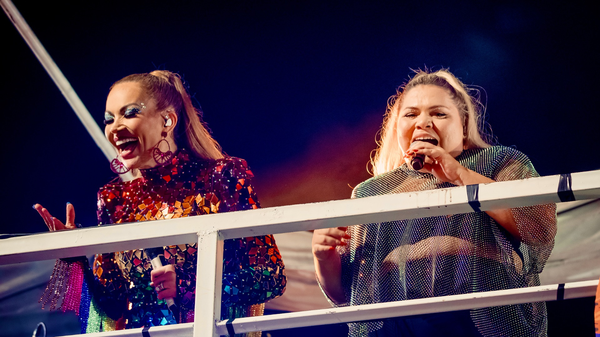 Priscila Meireles e Solange Almeida cantam juntas em cima de trio elétrico no Carnaval